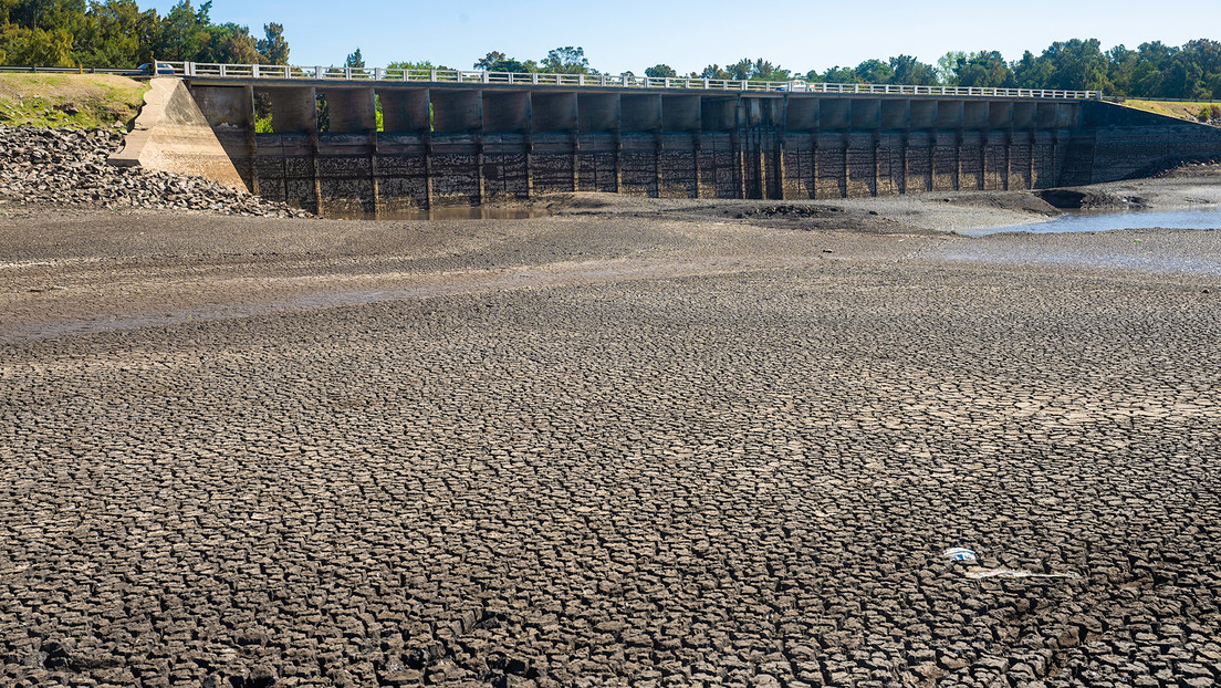 Uruguay subsidia agua embotellada a la población vulnerable ante la extrema sequía