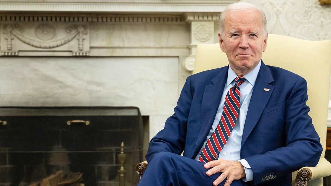VIDEO: Joe Biden sonríe mientras ignora las preguntas que le hacen los periodistas