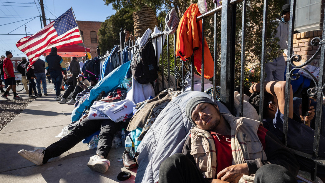 Solidaridad en el caos: comunidades fronterizas de EE.UU. ofrecen refugio y apoyo ante el aumento de la migración