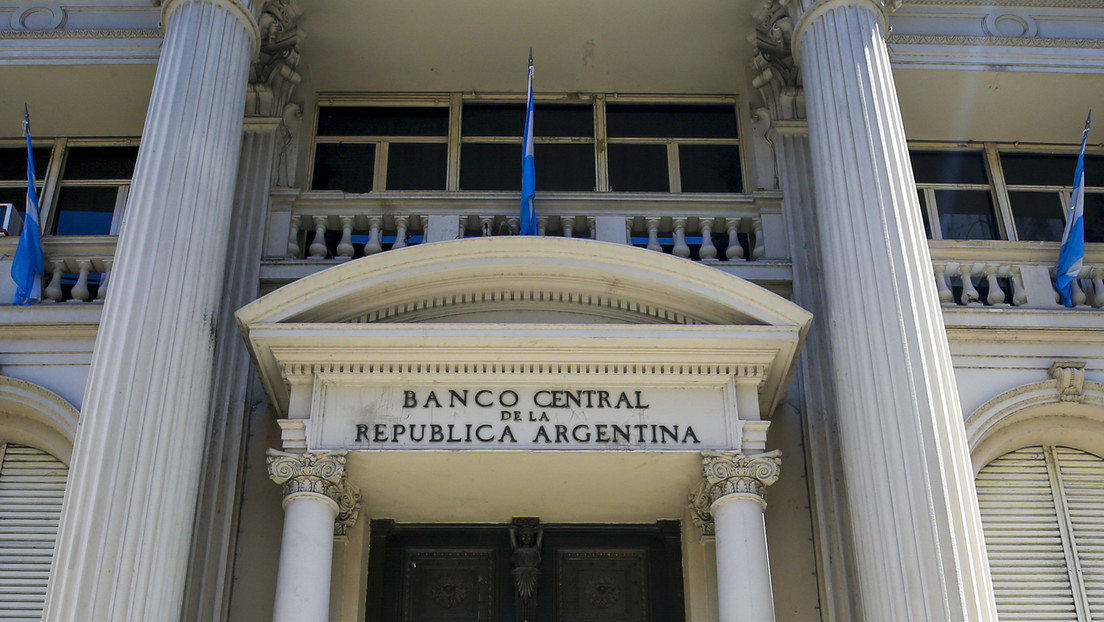 El Banco Central de Argentina sube la tasa de interés de referencia a 97 %: ¿qué significa?