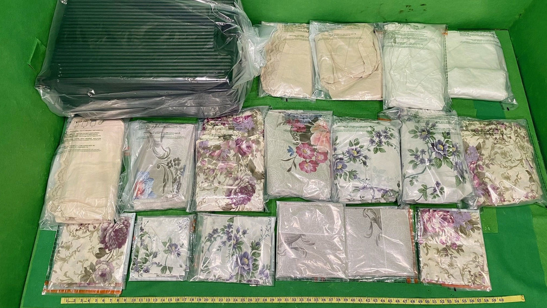La Aduana de Hong Kong encuentra cocaína líquida en sábanas por un valor de un millón de dólares