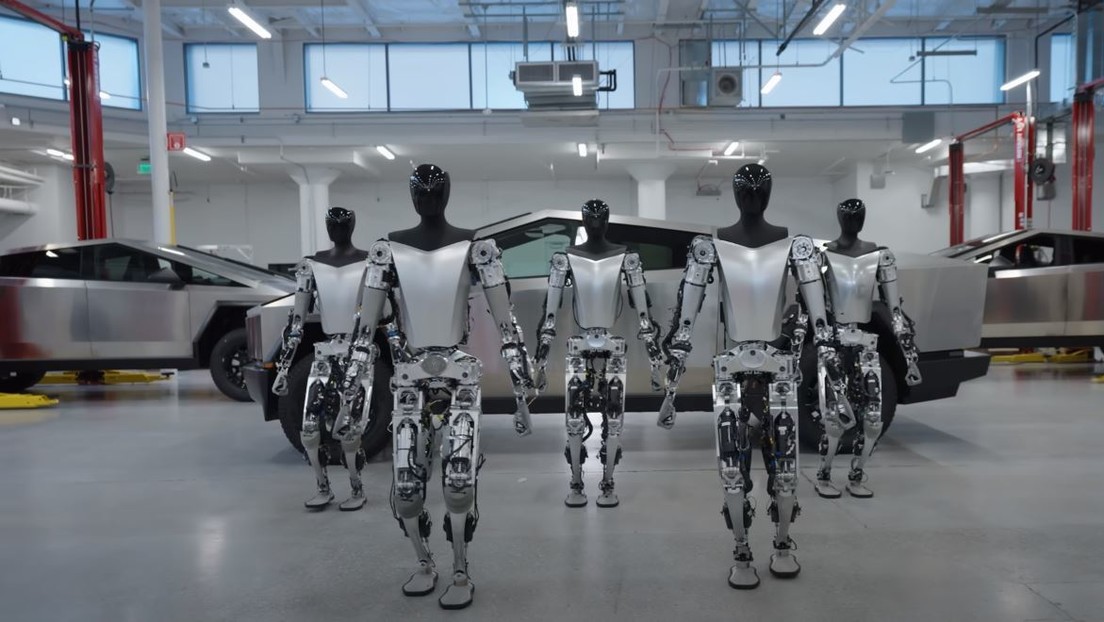 VIDEO: Tesla muestra las nuevas capacidades de sus robots humanoides
