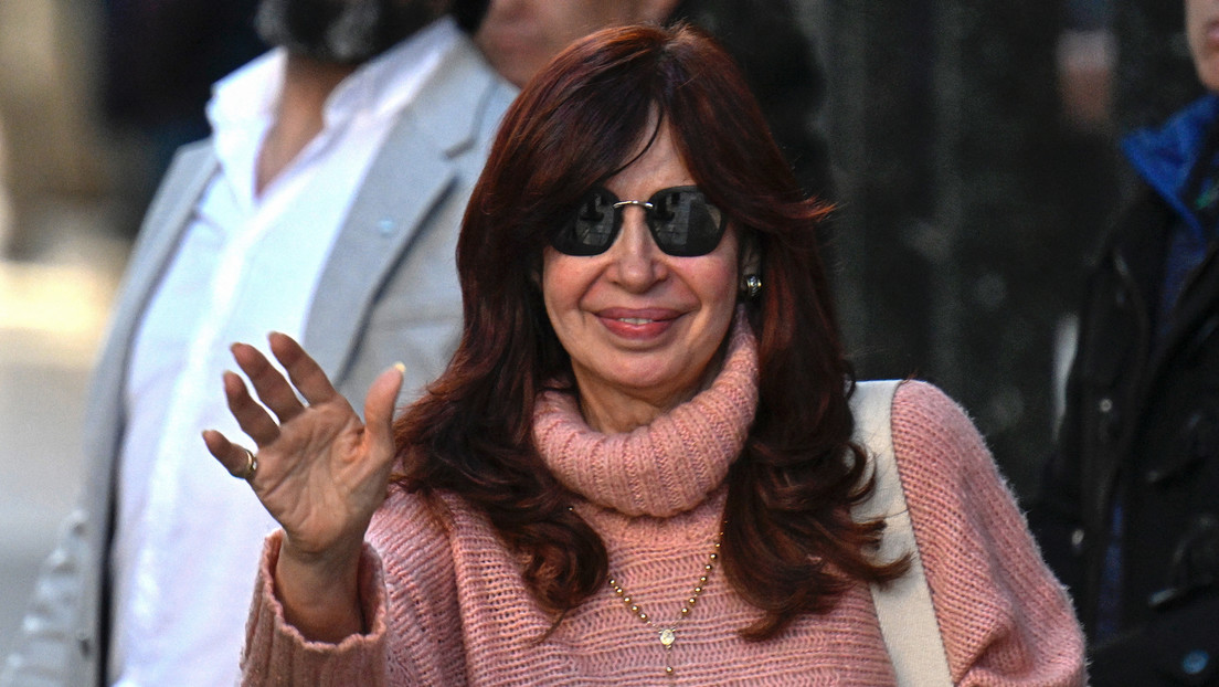 "Escandaloso": Cristina Fernández exhibe en videos "violaciones a la ley" del acuerdo con el FMI