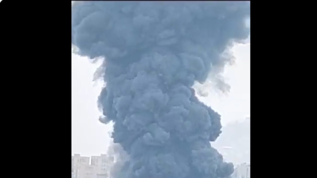 VIDEOS: Se registra un fuerte incendio en una fábrica de pinturas en el Estado de México
