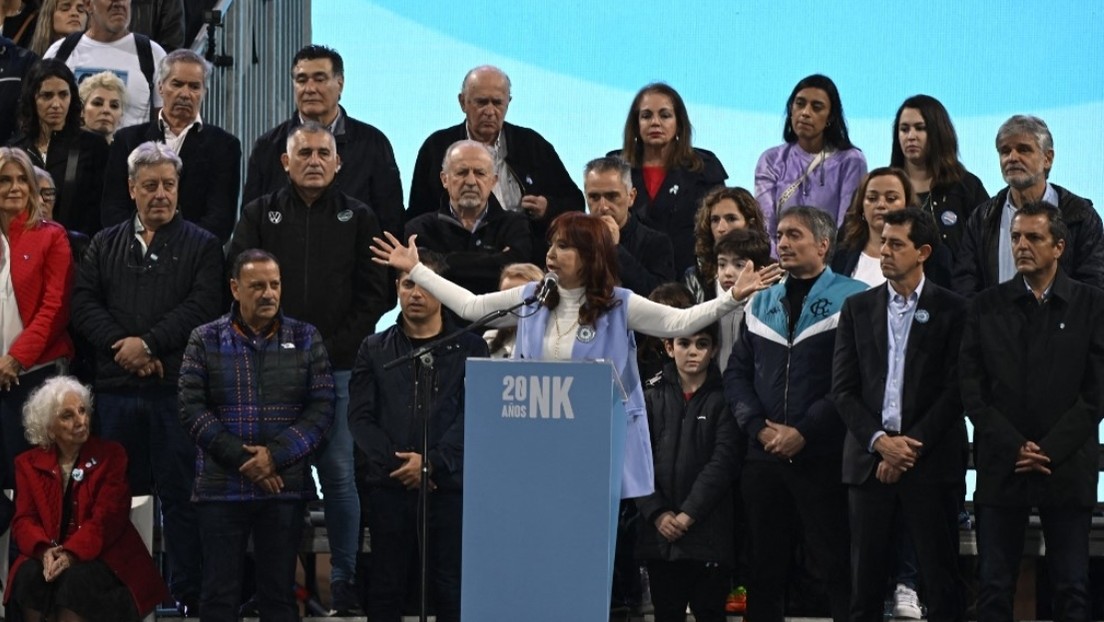 Cristina Fernández en acto masivo: "Me odian, persiguen y proscriben porque soy del pueblo"
