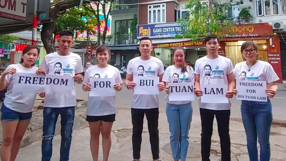 Condenan al 'Salt Bae' vietnamita a 5 años de prisión por difundir información "contra el Estado"
