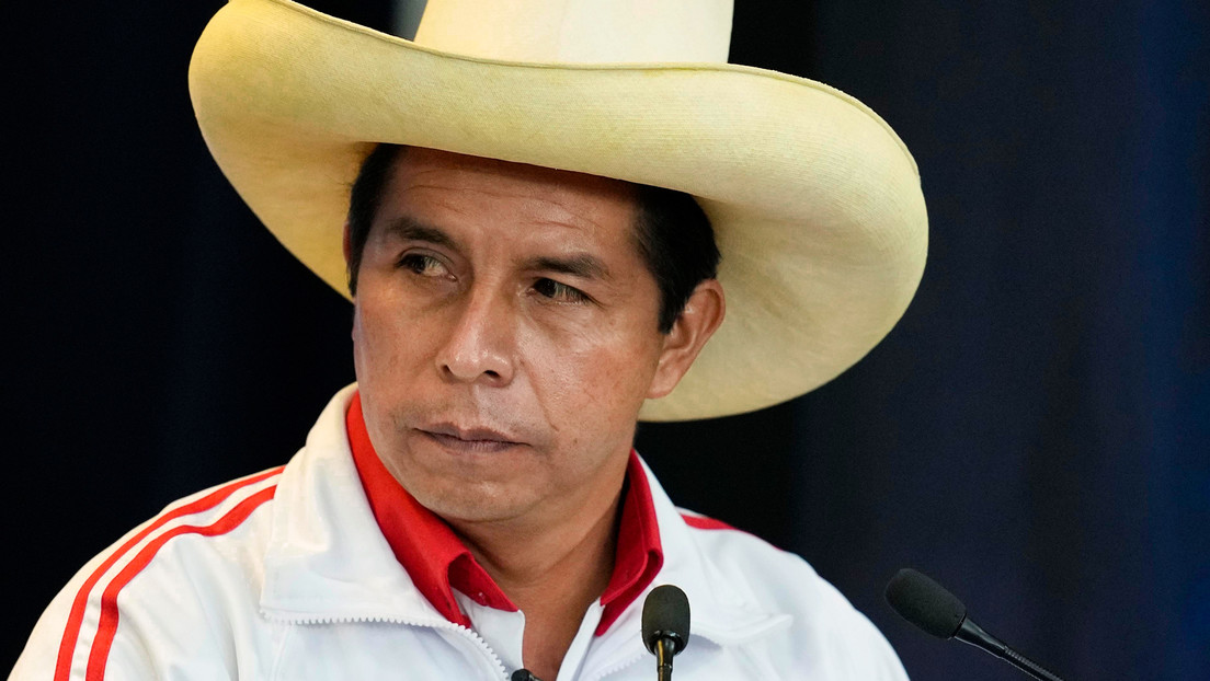 Congreso de Perú aprueba informe que recomienda acusar a Castillo por organización criminal