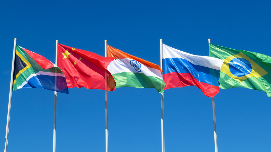 FT: Arabia Saudita mantiene conversaciones para ingresar al banco del BRICS
