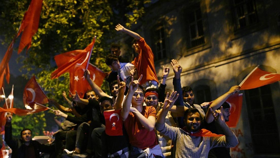 VIDEOS: Partidarios de Erdogan celebran su victoria en las elecciones presidenciales de Turquía