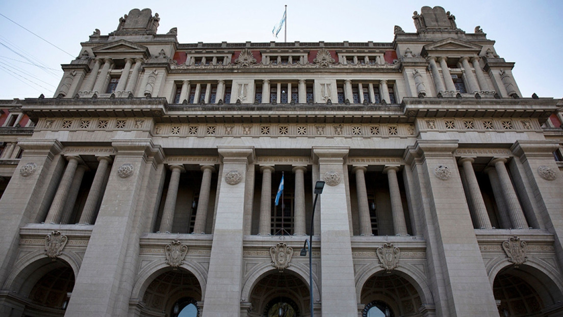 Piden suspender las elecciones primarias en Argentina para evitar reelección de jefes comunales