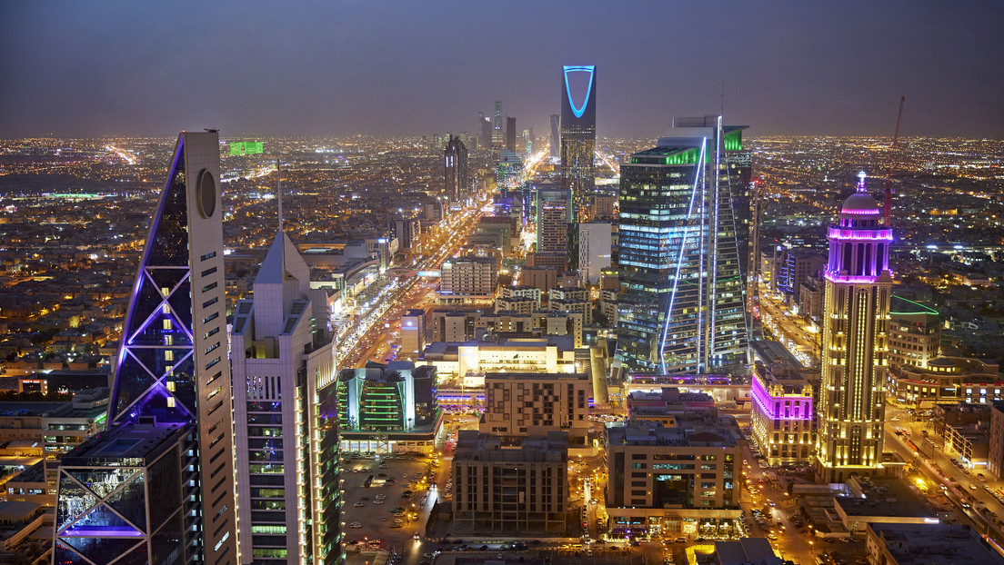 Reservas de divisas de Arabia Saudita caen al mínimo de hace casi 13 años