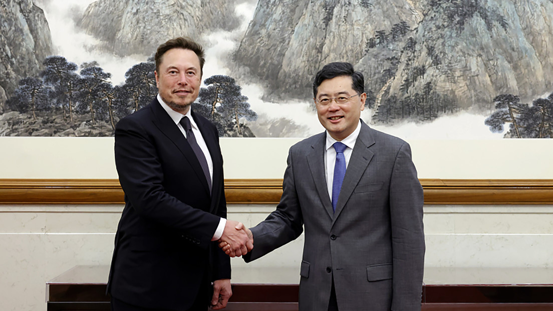 Elon Musk se reúne con el canciller chino en Pekín