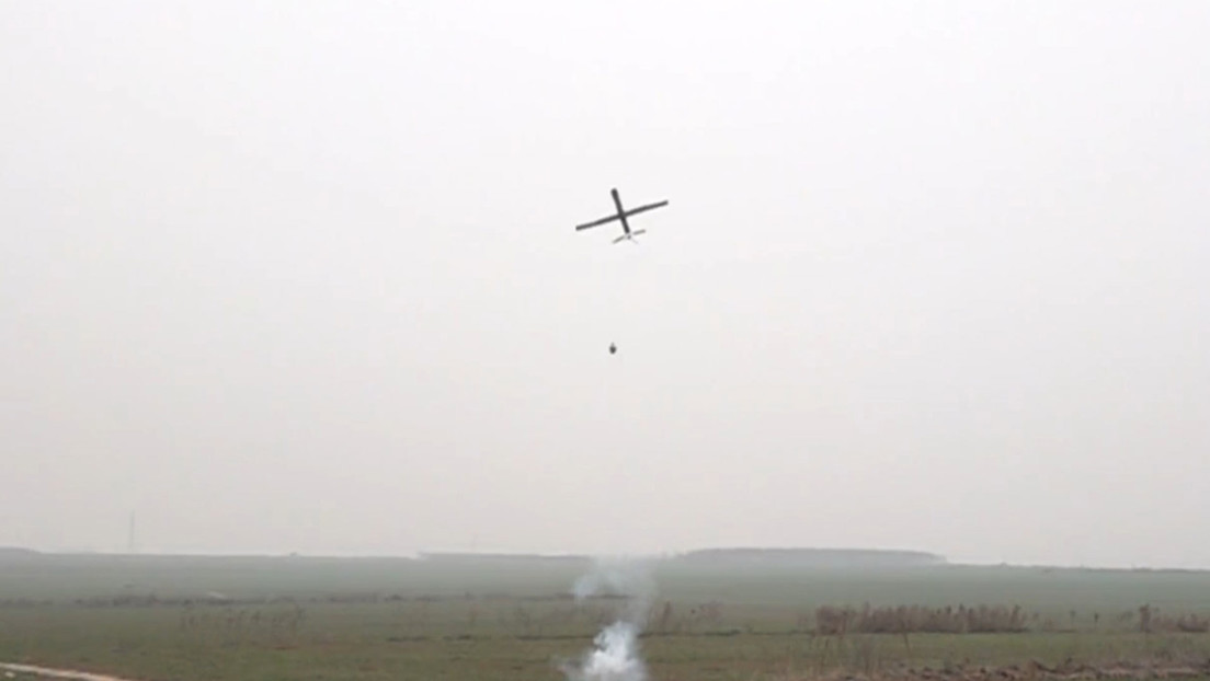 VIDEO: China presenta un dron suicida con alas plegables que se lanza desde un tubo