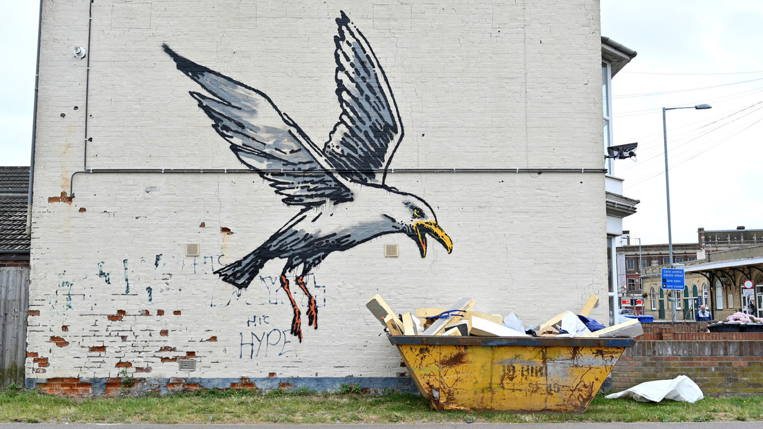 Una pareja retira un muro de su casa para preservar un grafiti de Banksy