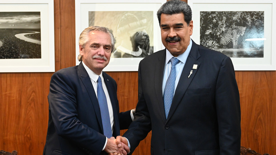 Fernández se reúne con Maduro y le pide que Venezuela vuelva a los foros internacionales