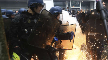 Fuertes choques entre los manifestantes y la Policía: así vive Francia el Primero de Mayo (VIDEO)
