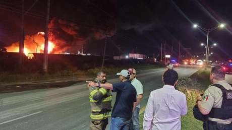 VIDEO: La explosión de varios tanques con gasolina provoca un enorme incendio en México