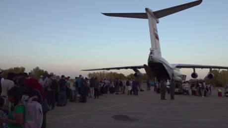 Rusia evacúa a más de 200 personas de Sudán en cuatro aviones (VIDEO)