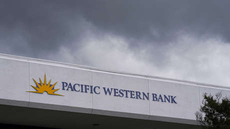 Caen en un 60 % las acciones del banco PacWest y ahora busca comprador en medio de la turbulencia bancaria en EE.UU.