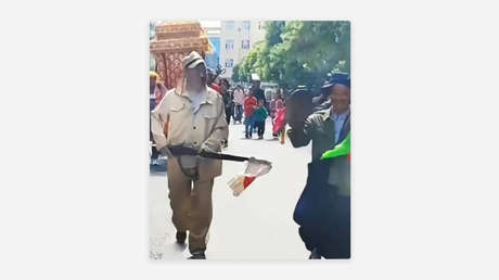 Un padrino de bodas chino viste un uniforme militar japonés de la Segunda Guerra Mundial y enfurece a la Red