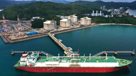 China recibe su primer cargamento de GNL liquidado en yuanes