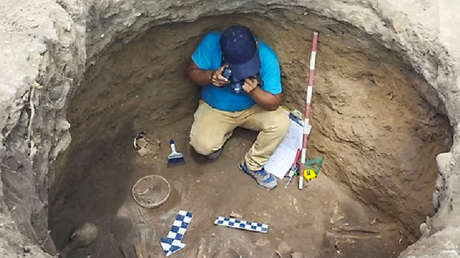 Descubren un entierro colectivo prehispánico en la selva de Perú