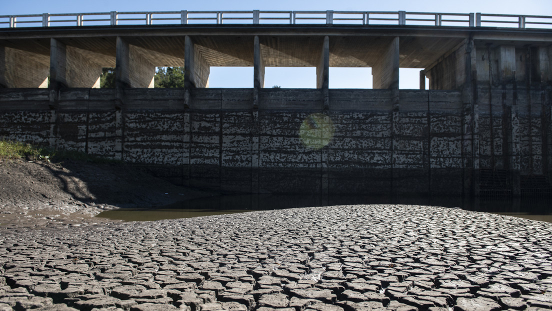 "Atención, no tomar agua": ¿qué hay detrás de la grave crisis hídrica que vive Uruguay?