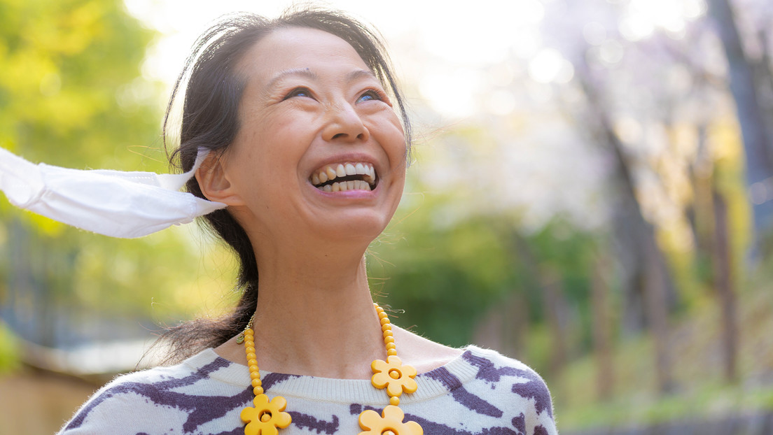 Ganan popularidad en Japón entrenamientos para aprender a sonreír