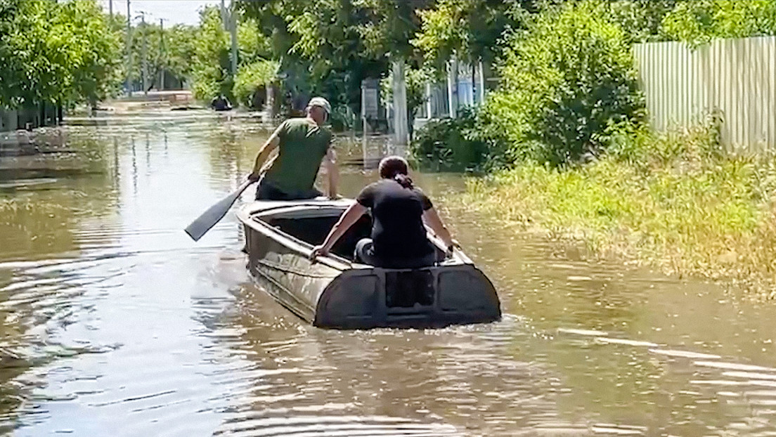 "Inundada casi por completo": Autoridades de Alioshki denuncian el estado de la ciudad tras ataque a la presa de Kajovka