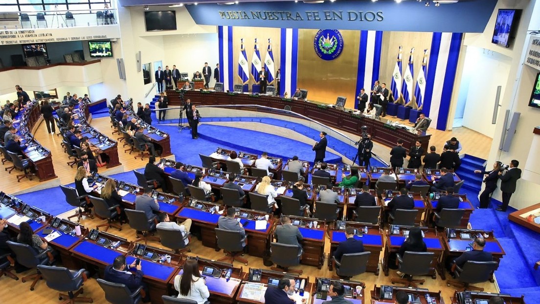 El Parlamento de El Salvador reduce de 84 a 60 el número de diputados para los próximos comicios
