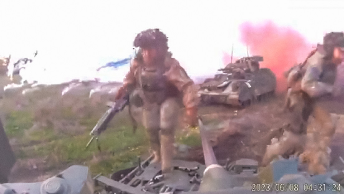 Filman desde un blindado ucraniano la destrucción de material bélico occidental en un combate