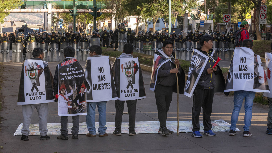 Recolectan más de 40.000 firmas en Perú para propiciar un adelanto de elecciones