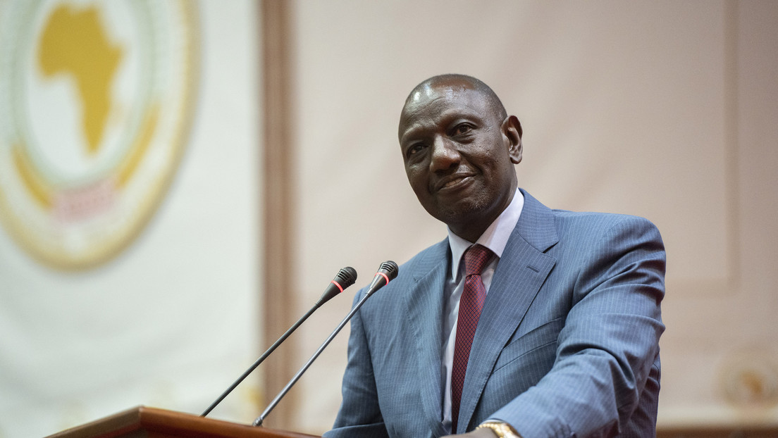 El presidente de Kenia insta a África a dejar el dólar y usar sus monedas nacionales