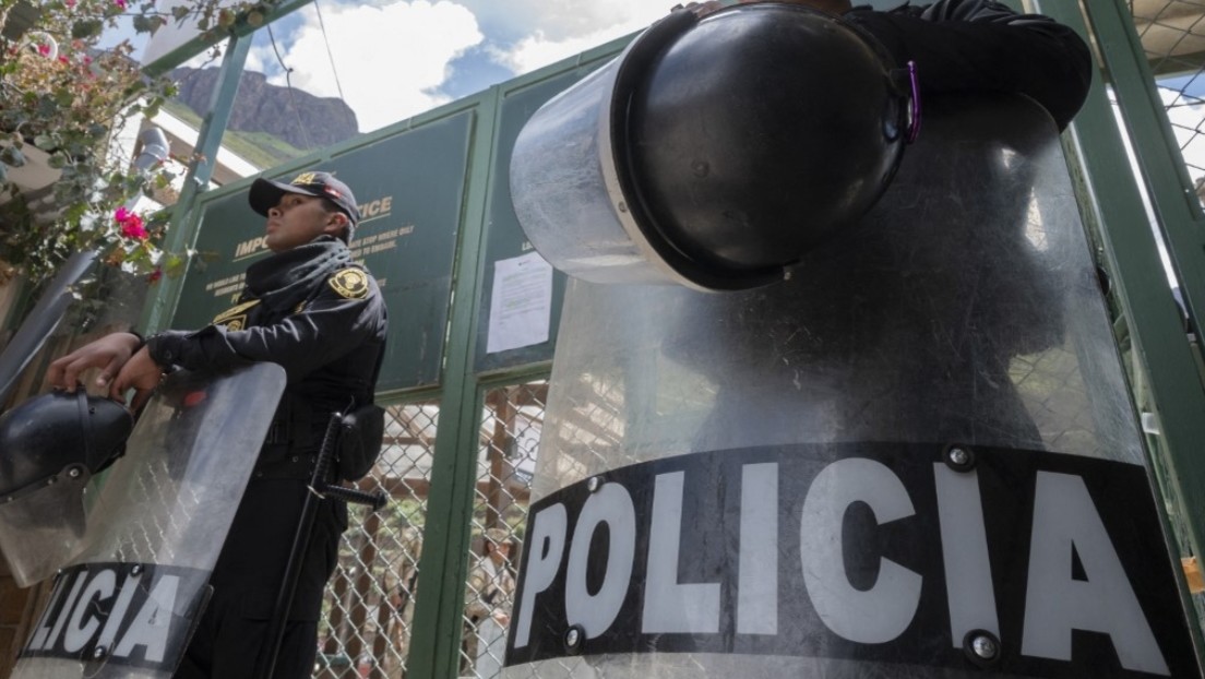 Congreso de Perú aprueba ley que permitirá a policías municipales usar armas "no letales"