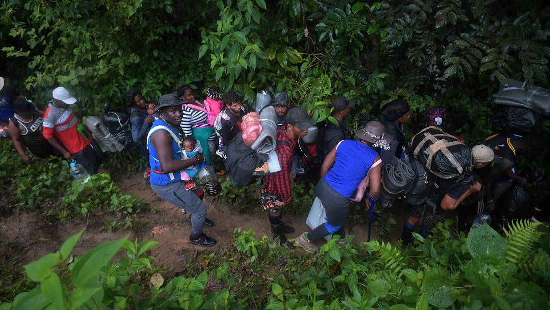 Empresa alemana vende tour para hacer la peligrosa travesía de los migrantes en la selva del Darién