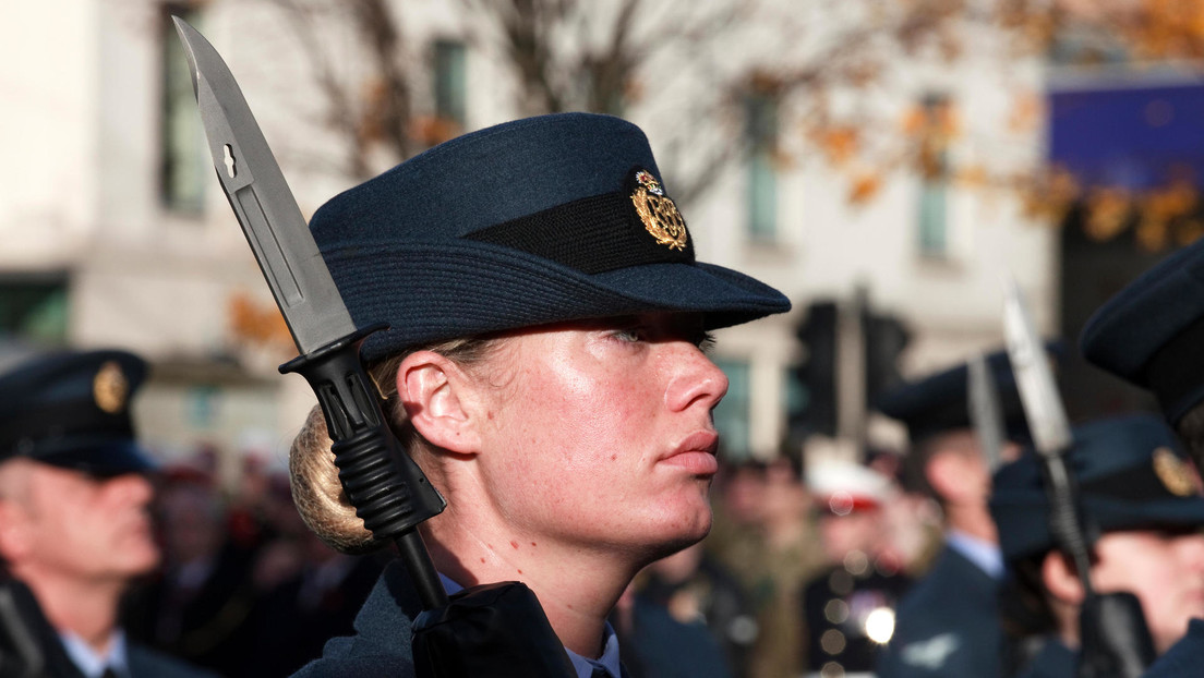 El Ejército británico considera introducir nombres de rango sin marca de género