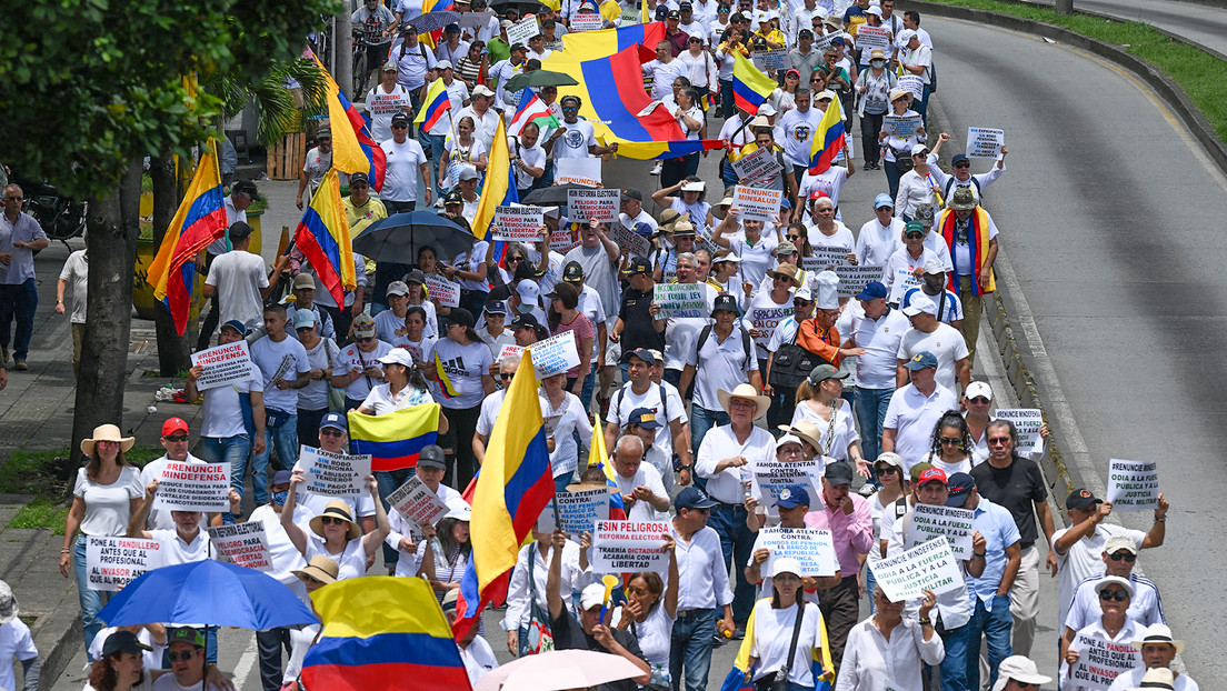 La oposición colombiana marcha este martes contra las 'petrorreformas'