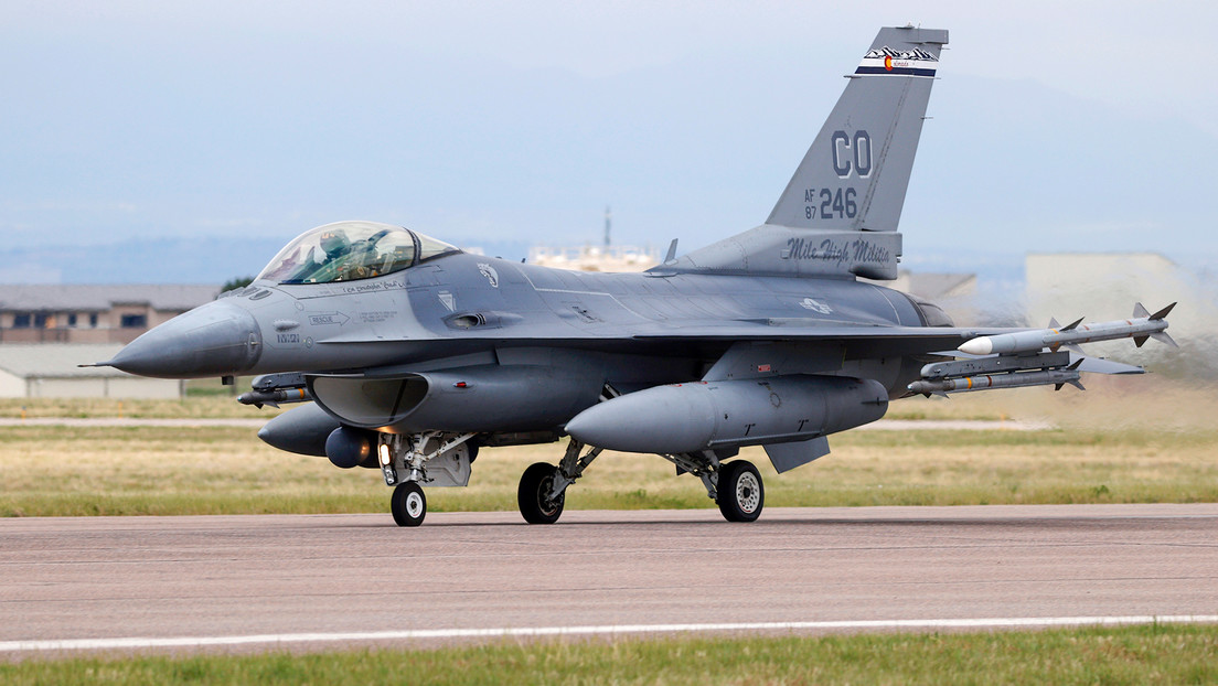Zelenski: Los cazas F-16 podrían entrar en servicio en las fuerzas ucranianas en seis o siete meses