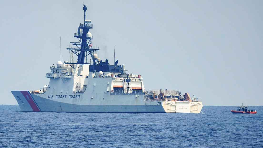 Un buque de la Guardia Costera de EE.UU. cruza el estrecho de Taiwán un día después de la visita de Blinken a China