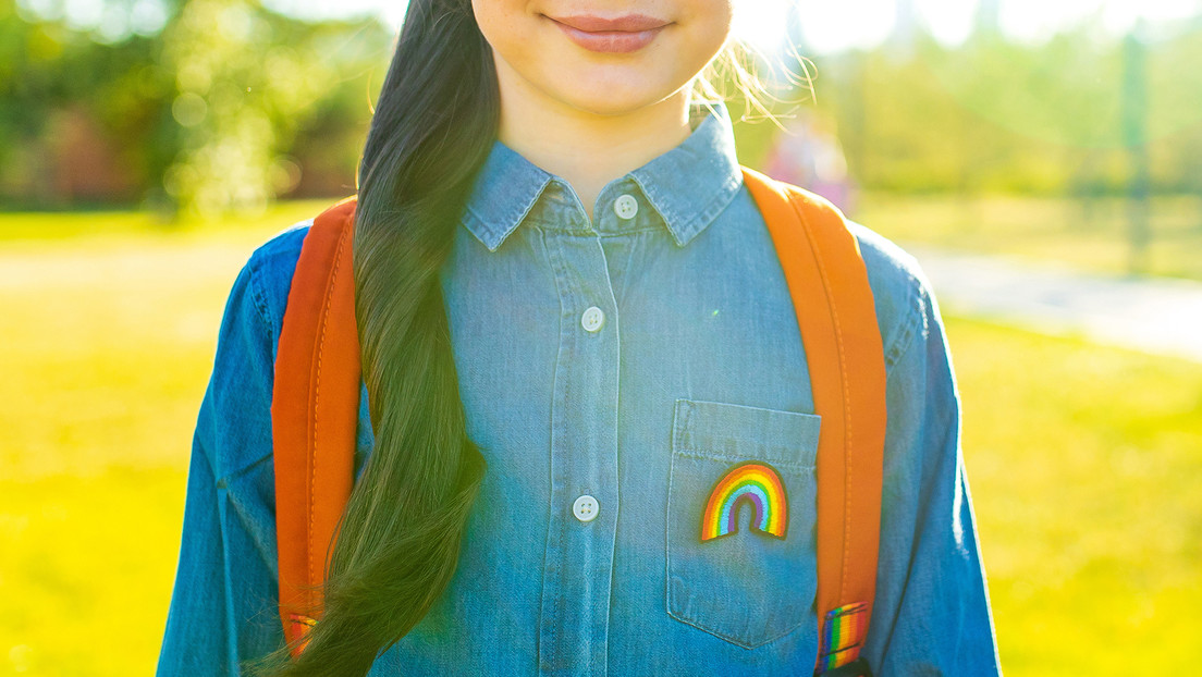 Demanda contra distritos escolares en EE.UU. que permiten notificar a los padres la identidad de género de sus hijos