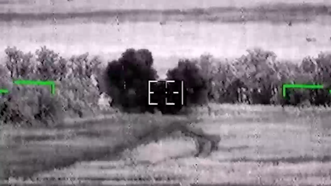VIDEO: Un helicóptero de ataque ruso destruye un tanque de Ucrania