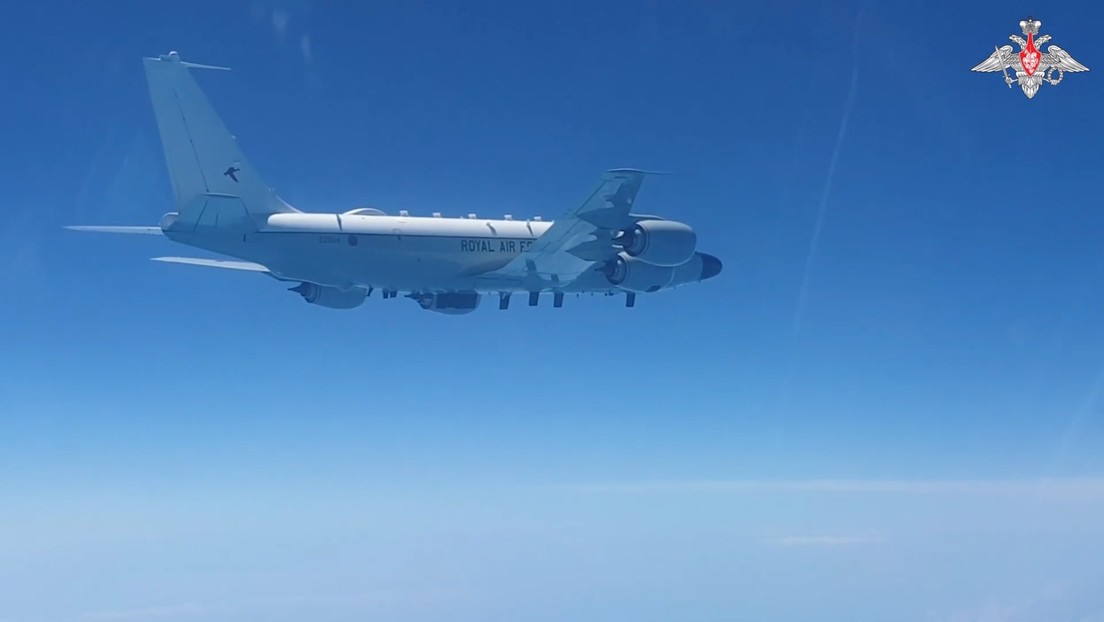 Dos Su-27 rusos interceptan un avión de reconocimiento RC-135 y dos cazas Typhoon británicos sobre el mar Negro