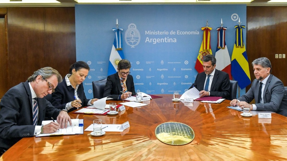 Argentina firma acuerdos bilaterales para refinanciar su deuda con el Club de París