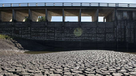 "Atención, no tomar agua": ¿qué hay detrás de la grave crisis hídrica que vive Uruguay?