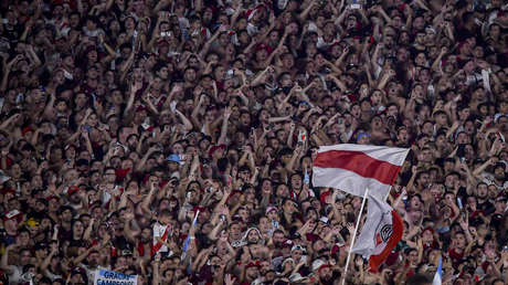 Suspenden un partido de River Plate luego de que un hincha muriera al caer de una tribuna