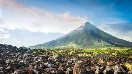 Filipinas evacua a la población cercana al volcán Mayón ante el peligro de erupción (FOTOS, VIDEOS)