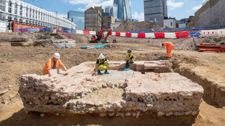 Hallan un mausoleo romano "con un asombroso nivel de conservación" en el centro de Londres