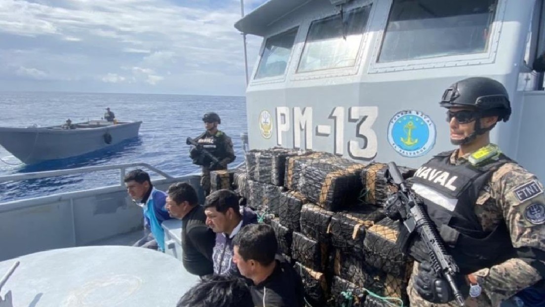 El Salvador ejecuta la operación naval contra el narcotráfico más lejana de sus costas jamás realizada
