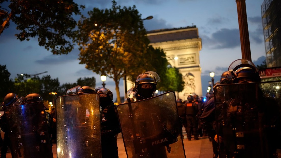 Más de 700 detenidos y 45 agentes heridos tras quinta noche de disturbios en Francia