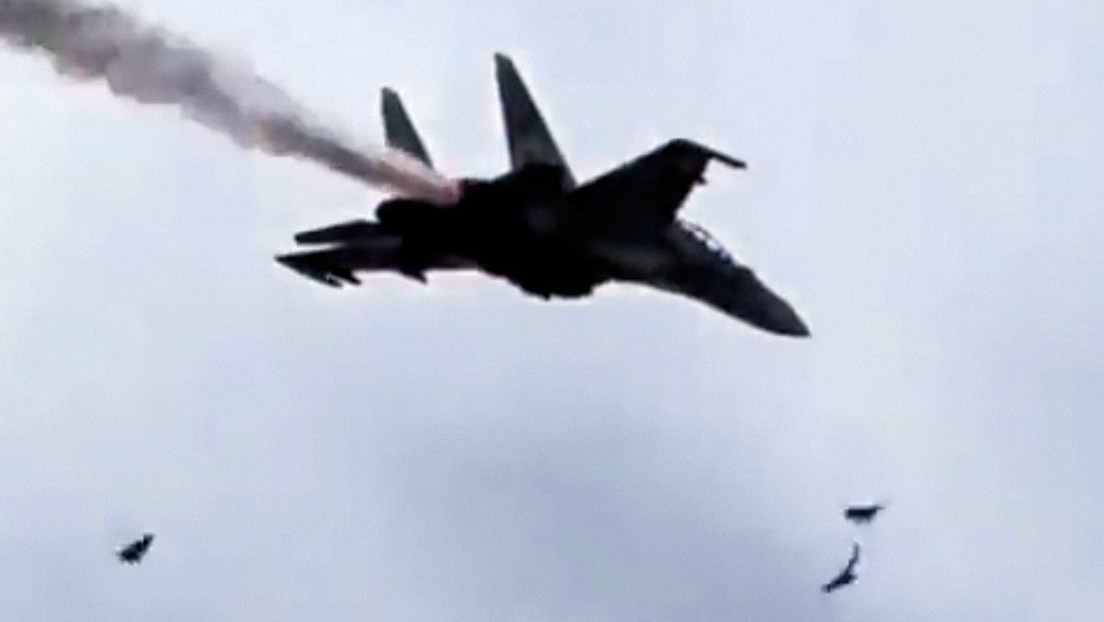 VIDEO: Momento en que un ave impacta contra el avión militar venezolano que se estrelló en un ensayo